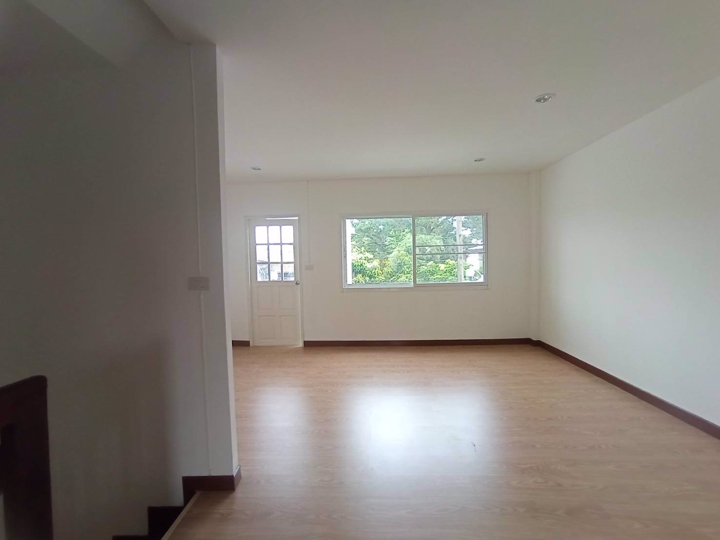 ทาวน์โฮม-3-ชั้น-สนามบินน้ำ