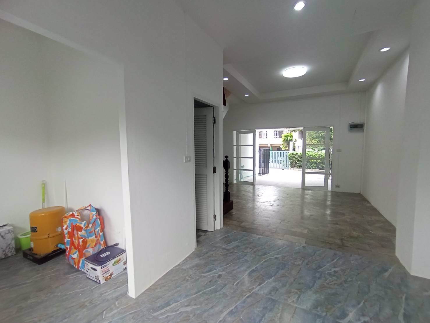 ทาวน์โฮม-3-ชั้น-สนามบินน้ำ