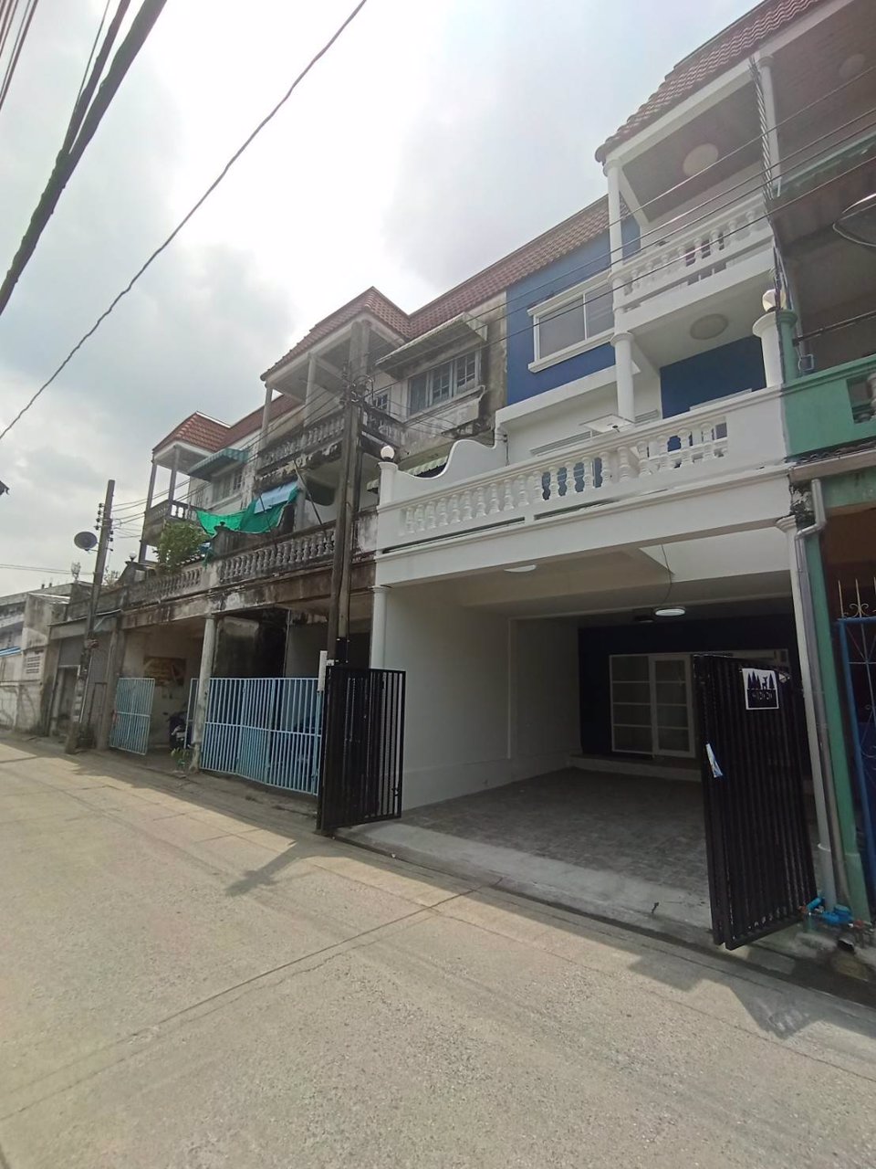 ทาวน์โฮม-3-ชั้น-สนามบินน้ำ