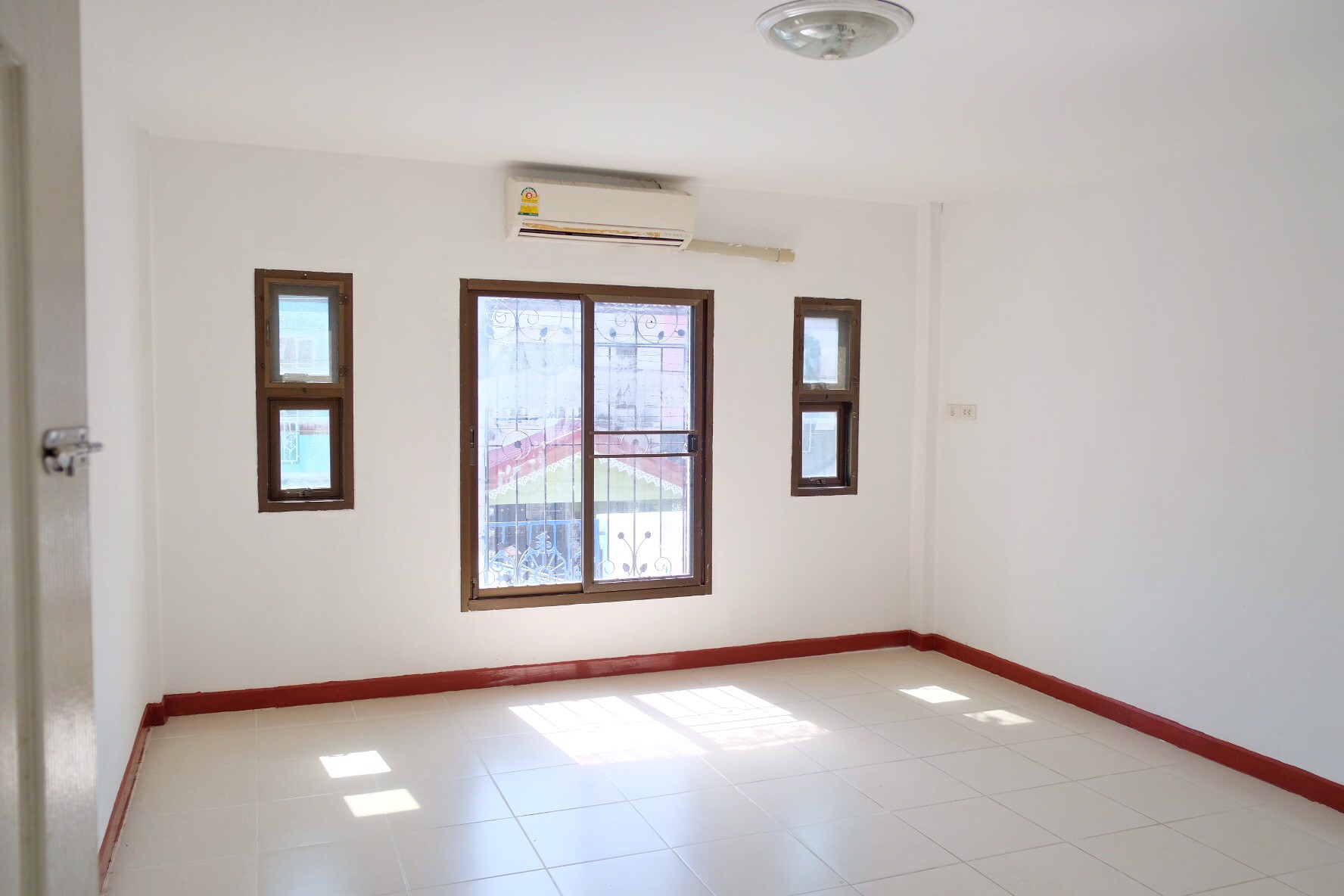 ขายทาวน์เฮาส์-มเคซีรามอินทรา-6-ซอยพระยาสุเรนทร์-45-เขตคลองสามวา-ใกล้แฟชั่นไอส์แลนด์