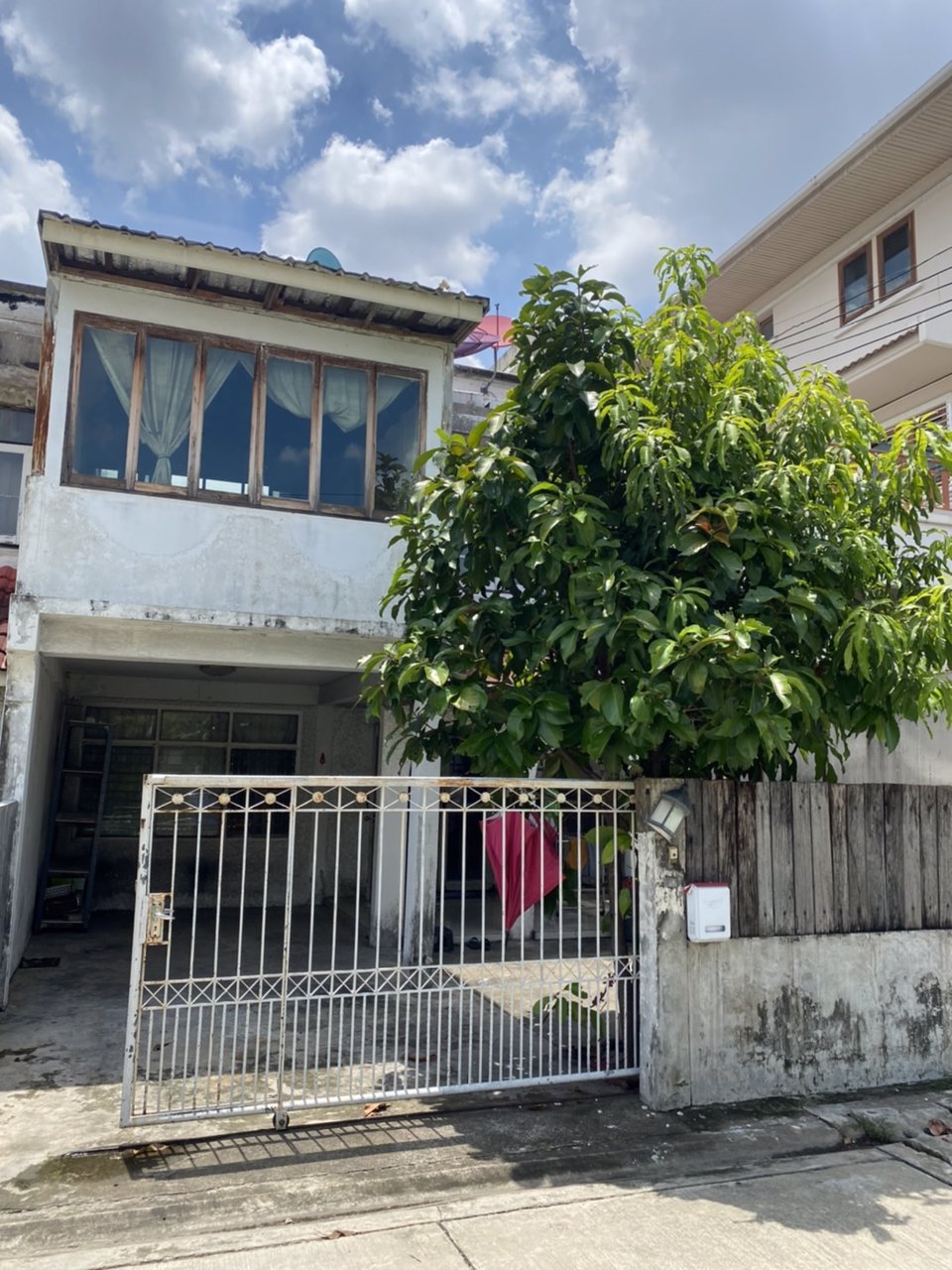 ขายทาวน์เฮ้าส์-2-ห้องนอน-2-ห้องน้ำ-ทำเลดี-ซอยเงียบสงบ-ไม่วุ่นวาย