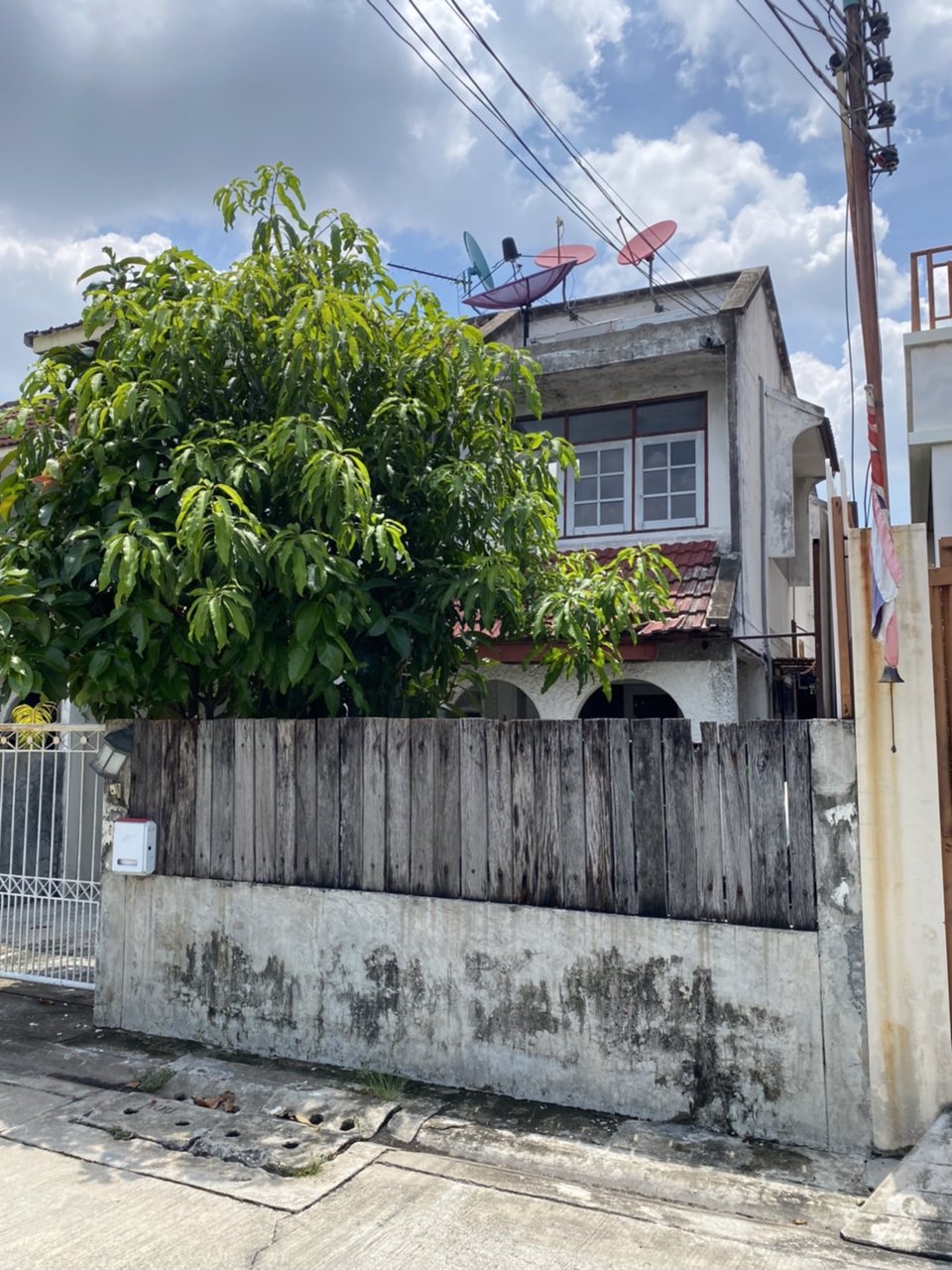 ขายทาวน์เฮ้าส์-2-ห้องนอน-2-ห้องน้ำ-ทำเลดี-ซอยเงียบสงบ-ไม่วุ่นวาย