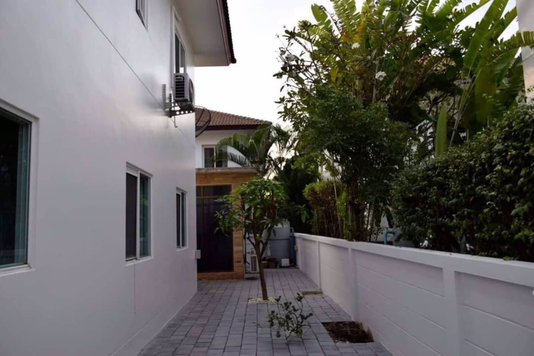 โครงการ-ดิเออบาน่า-1-ติดถนนใหญ่-เออบาน่า-1-the-urbana-1-project-on-the-main-road-urbana-1