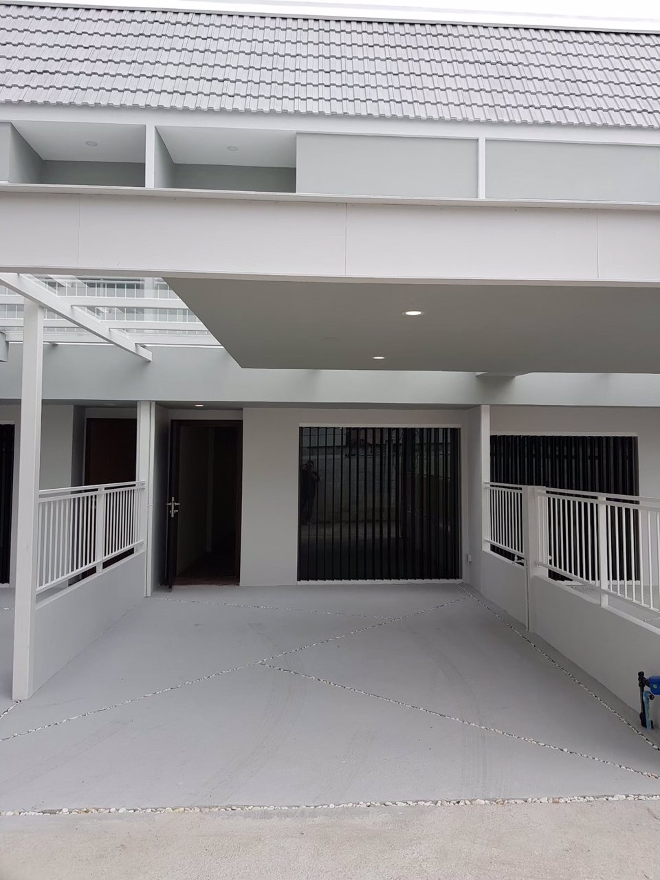 ขายต่ำกว่าราคาประเมิน-อาคาร-2-ชั้น-2-ห้องนอน-2-ห้องน้ำ-100-ตรม-กลางเมืองลำพูน