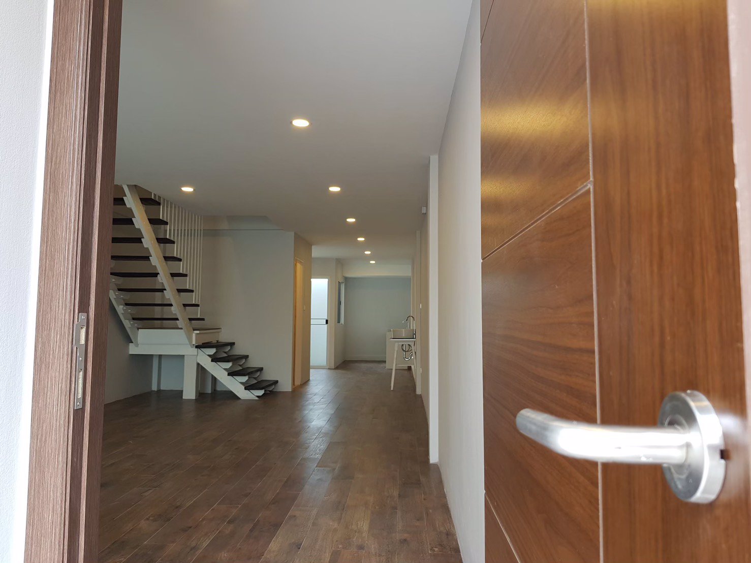 ขายต่ำกว่าราคาประเมิน-อาคาร-2-ชั้น-2-ห้องนอน-2-ห้องน้ำ-100-ตรม-กลางเมืองลำพูน