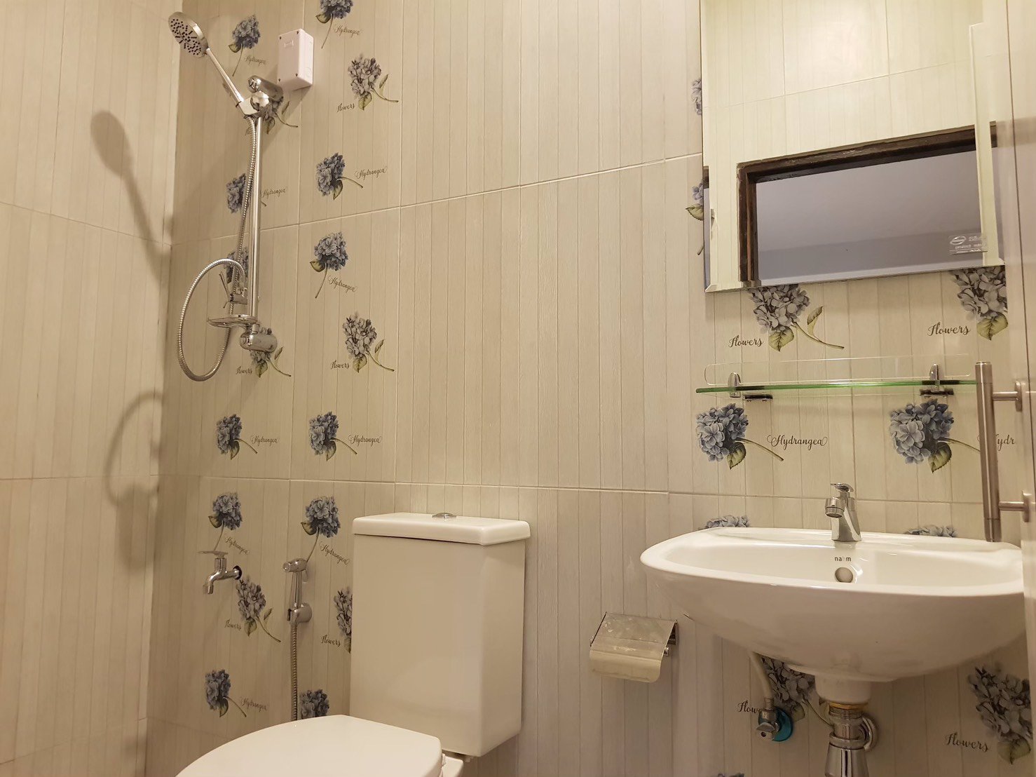 ขายต่ำกว่าราคาประเมิน-อาคาร-2-ชั้น-2-ห้องนอน-2-ห้องน้ำ-100-ตรม-กลางเมืองลำพูน