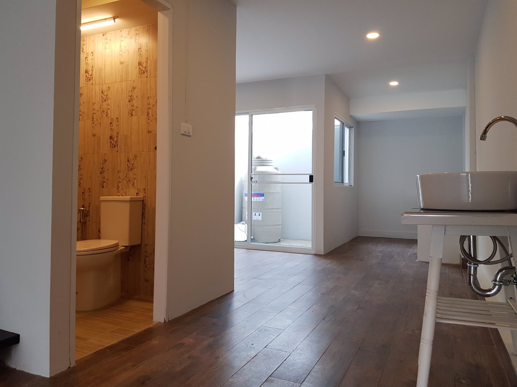 ขายต่ำกว่าราคาประเมิน-อาคาร-2-ชั้น-2-ห้องนอน-2-ห้องน้ำ-100-ตรม-กลางเมืองลำพูน