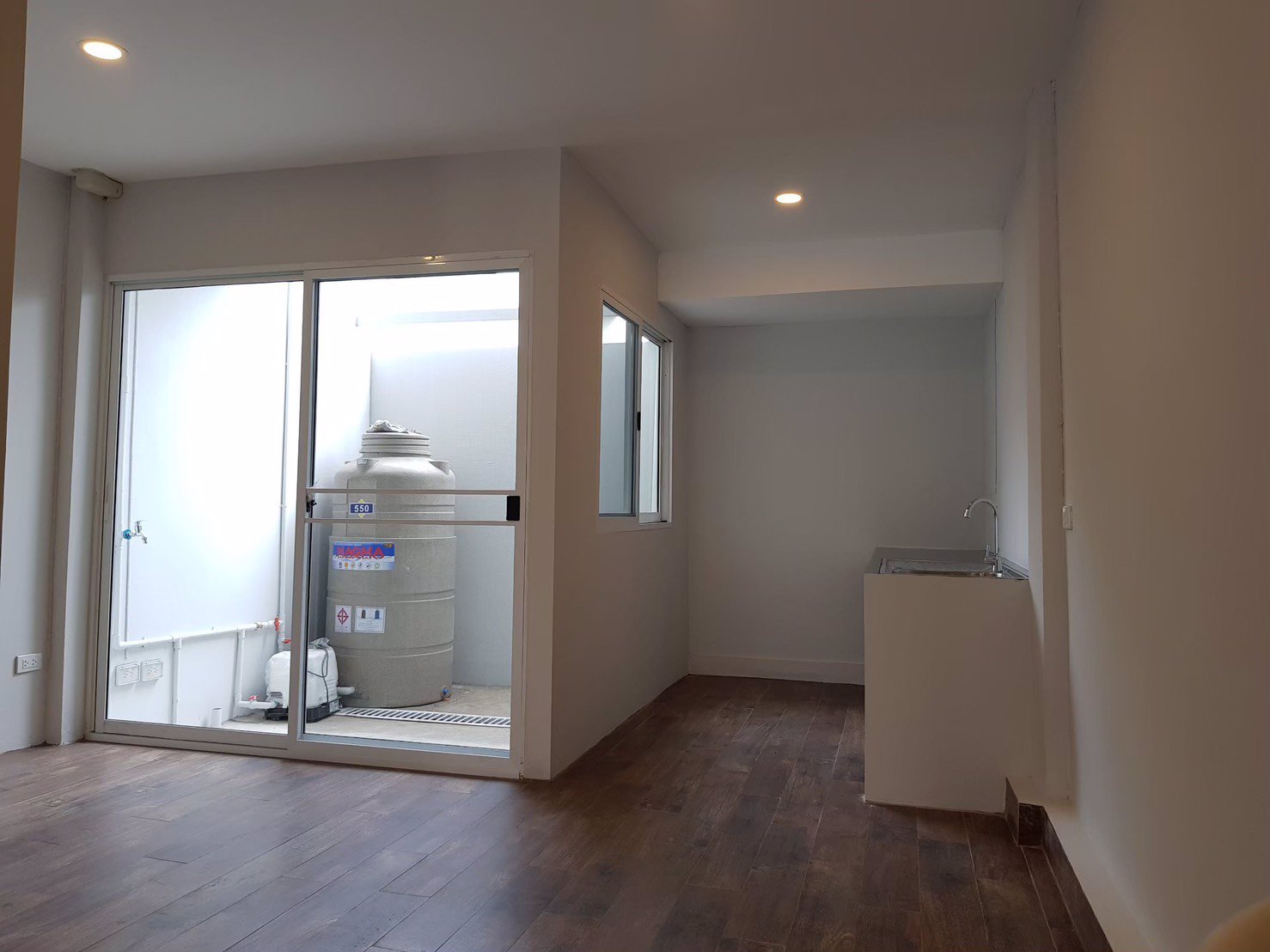 ขายต่ำกว่าราคาประเมิน-อาคาร-2-ชั้น-2-ห้องนอน-2-ห้องน้ำ-100-ตรม-กลางเมืองลำพูน