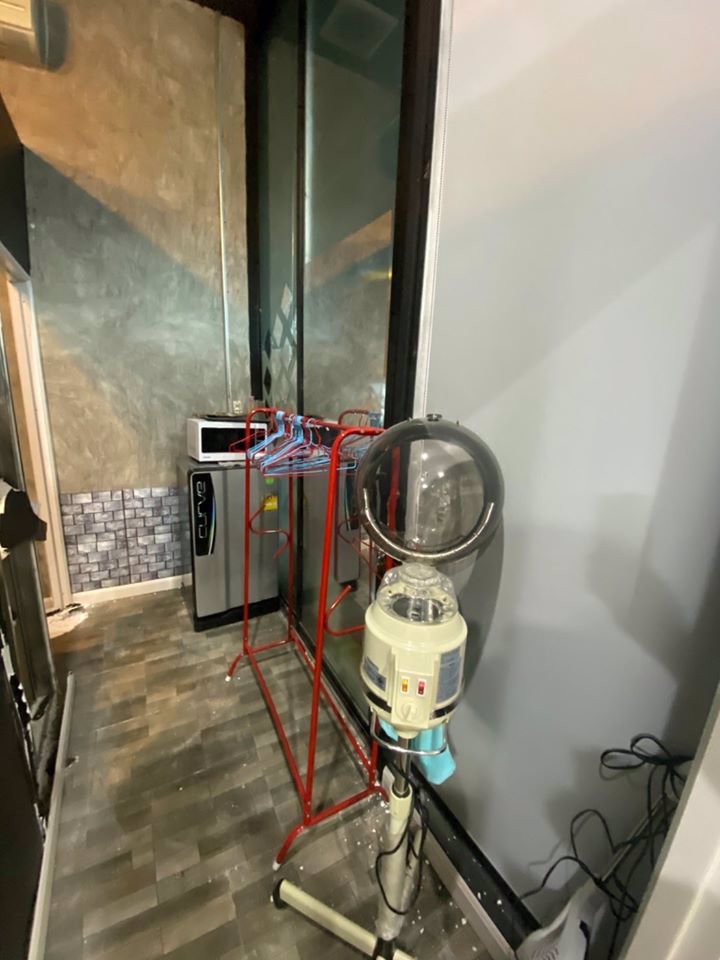 เซ้งร้าน-เซ้งกิจการ-สุดคุ้ม-ร้านตัดผมพื้นที่ขนาด-25-ตรม-พร้อมอุปกรณ์ทั้งหมด