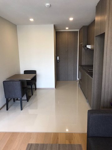 art-at-thonglo-fully-furnished-clean-room-bts-thong-lo