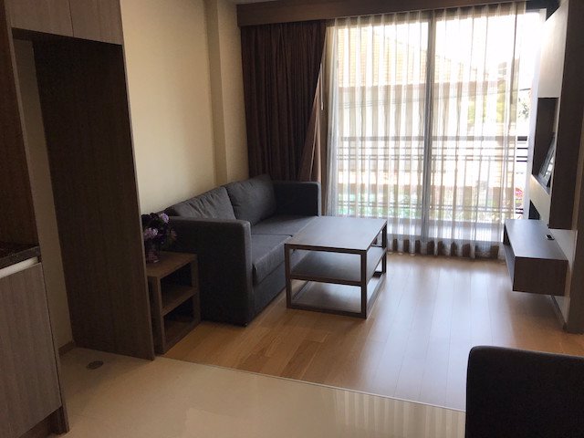 art-at-thonglo-fully-furnished-clean-room-bts-thong-lo