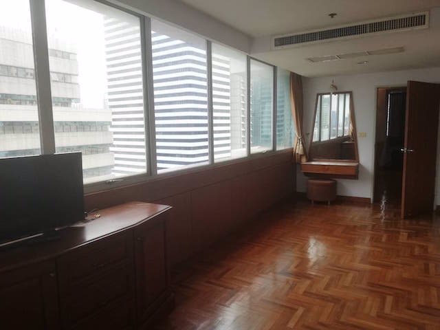 asoke-place-fully-furnished-clean-peaceful-ready-to-move-in-bts-asoke-mrt-sukhumvit
