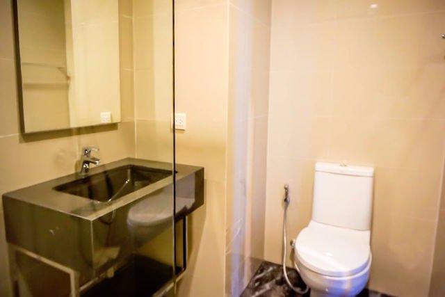 edge-sukhumvit-23-nice-room-full-furnished-15fl-close-bts-asoke