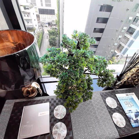 edge-sukhumvit-23-fully-furnished-peaceful-convenient-bts-asoke-mrt-sukhumvit