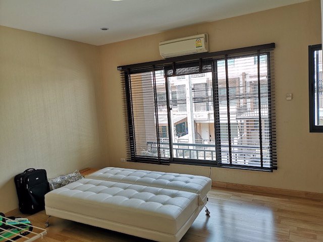 ทาวน์โฮม-อ่อนนุช-แต่งครบ-แต่งสวย-พร้อมเข้าอยู่-bts-อ่อนนุช