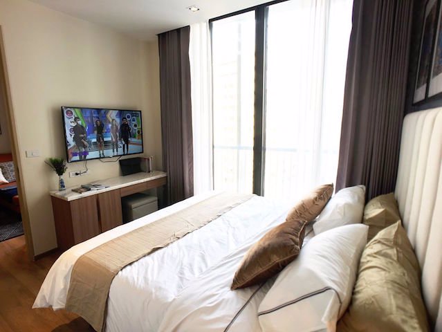 park-24-2-bedrooms-18th-floor-beautiful-view-bts-phrom-phong
