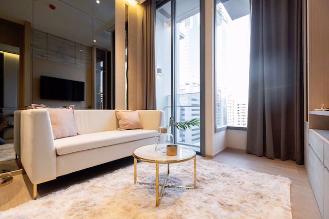 the-esse-asoke-fully-furnished-beautiful-view-ready-to-move-in-asoke-bts
