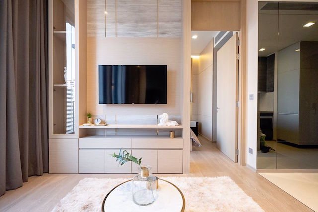 the-esse-asoke-fully-furnished-beautiful-view-ready-to-move-in-asoke-bts