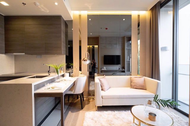 the-esse-asoke-fully-furnished-beautiful-view-ready-to-move-in-asoke-bts