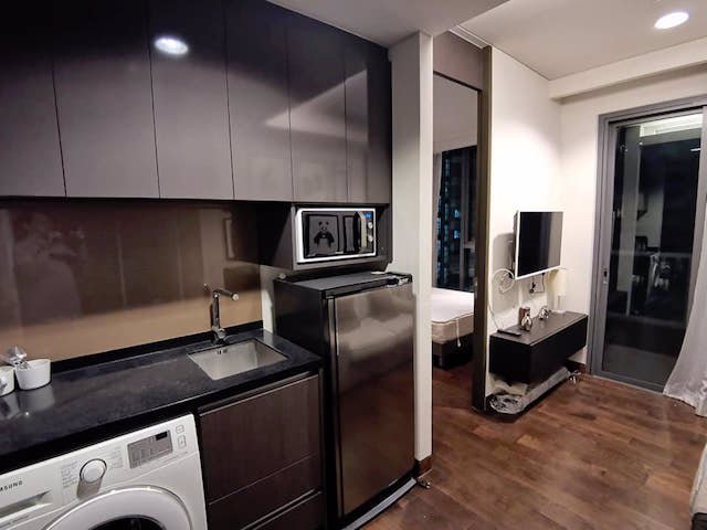 the-lumpini-24-beautiful-clean-private-room-17th-floor-bts-phrom-phong