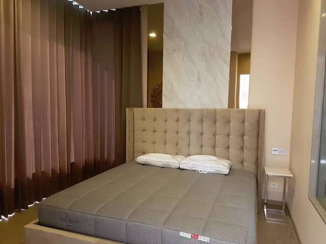 the-esse-asoke-clean-peaceful-beautiful-view-bts-asoke