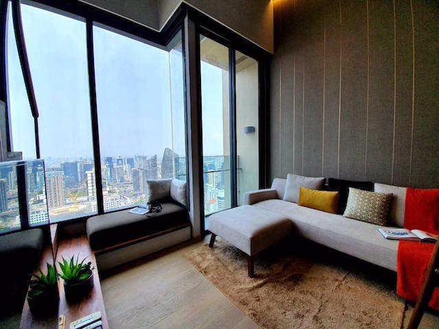 the-esse-asoke-fully-furnished-beautiful-view-15th-floor-bts-asoke