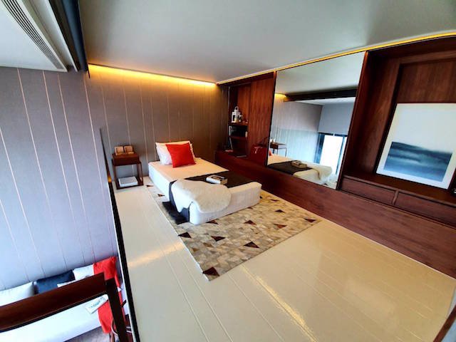 the-esse-asoke-fully-furnished-beautiful-view-15th-floor-bts-asoke