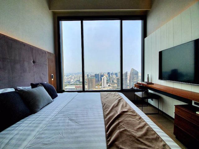 the-esse-asoke-fully-furnished-beautiful-view-15th-floor-bts-asoke