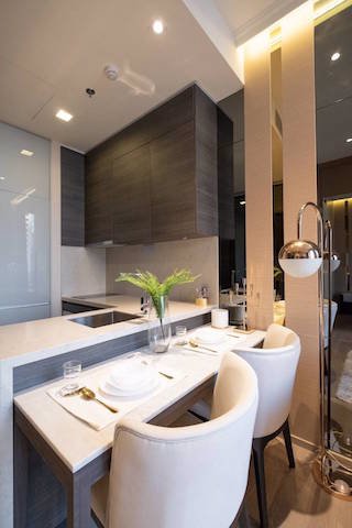 the-esse-asoke-fully-furnished-beautiful-view-15th-floor-bts-asoke