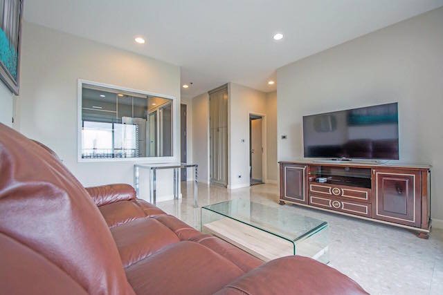 the-crest-sukhumvit-34-fully-furnished-beautiful-view-bts-phrom-phong