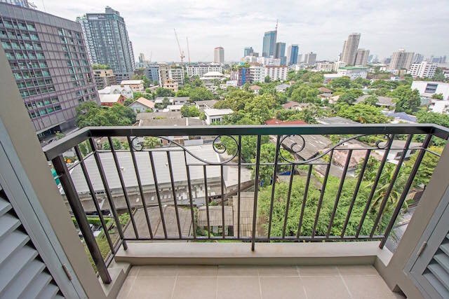 the-crest-sukhumvit-34-fully-furnished-beautiful-view-bts-phrom-phong