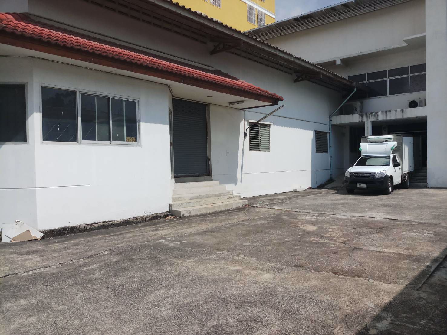 ให้เช่า-โกดังเก็บสินค้า-ซรัชดา-32-พื้นที่ใช้สอย-200-ตรม-ที่จอดรถสะดวกสบาย-ถนนซอยกว้าง-รถ-6-ล้อ-10ล