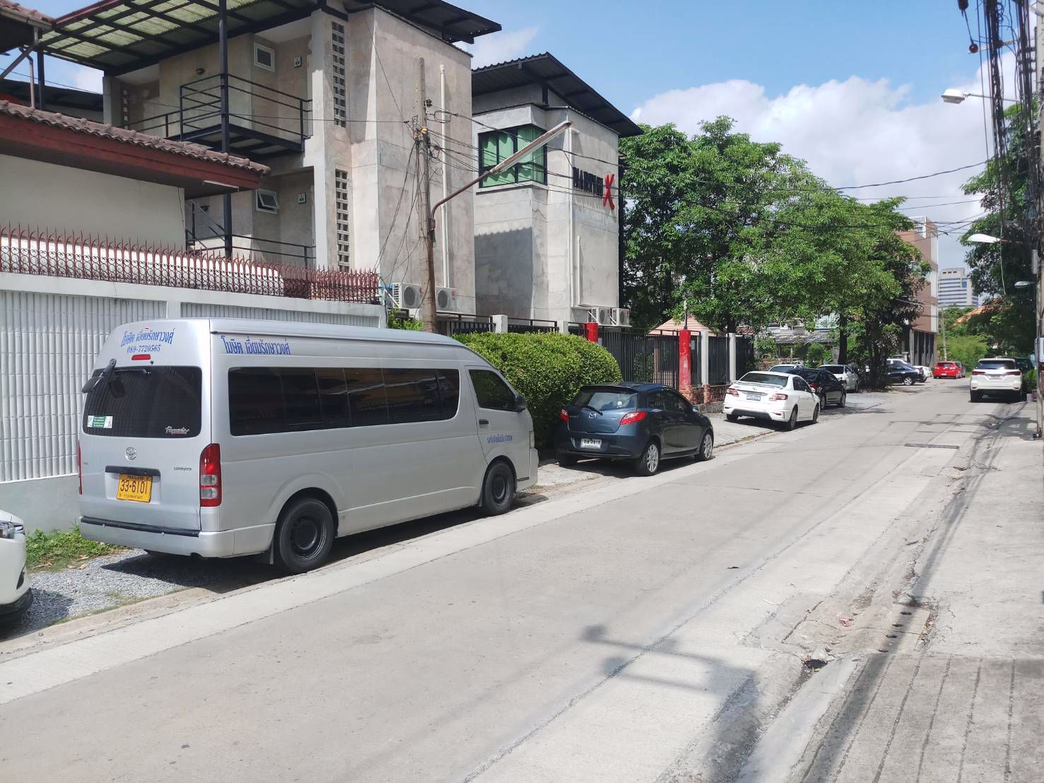 ให้เช่า-โกดังเก็บสินค้า-ซรัชดา-32-พื้นที่ใช้สอย-200-ตรม-ที่จอดรถสะดวกสบาย-ถนนซอยกว้าง-รถ-6-ล้อ-10ล