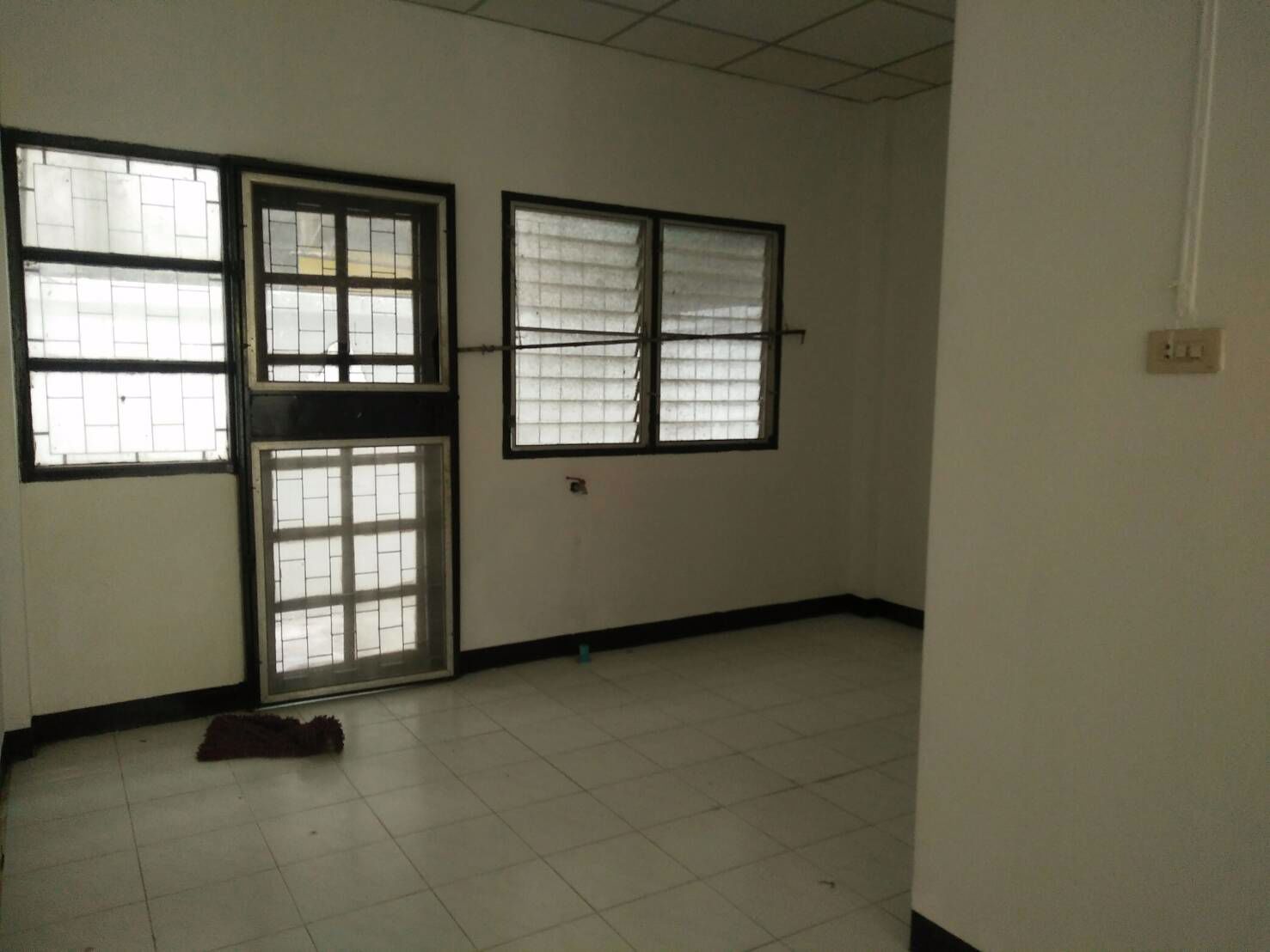 ให้เช่า-ทาวน์เฮาส์-3-ชั้น-อยู่ในโครงการหมู่บ้าน-ถนนนาคนิวาส-ลาดพร้าว-71-มียามรักษาการณ์-24-ชม-สามาร