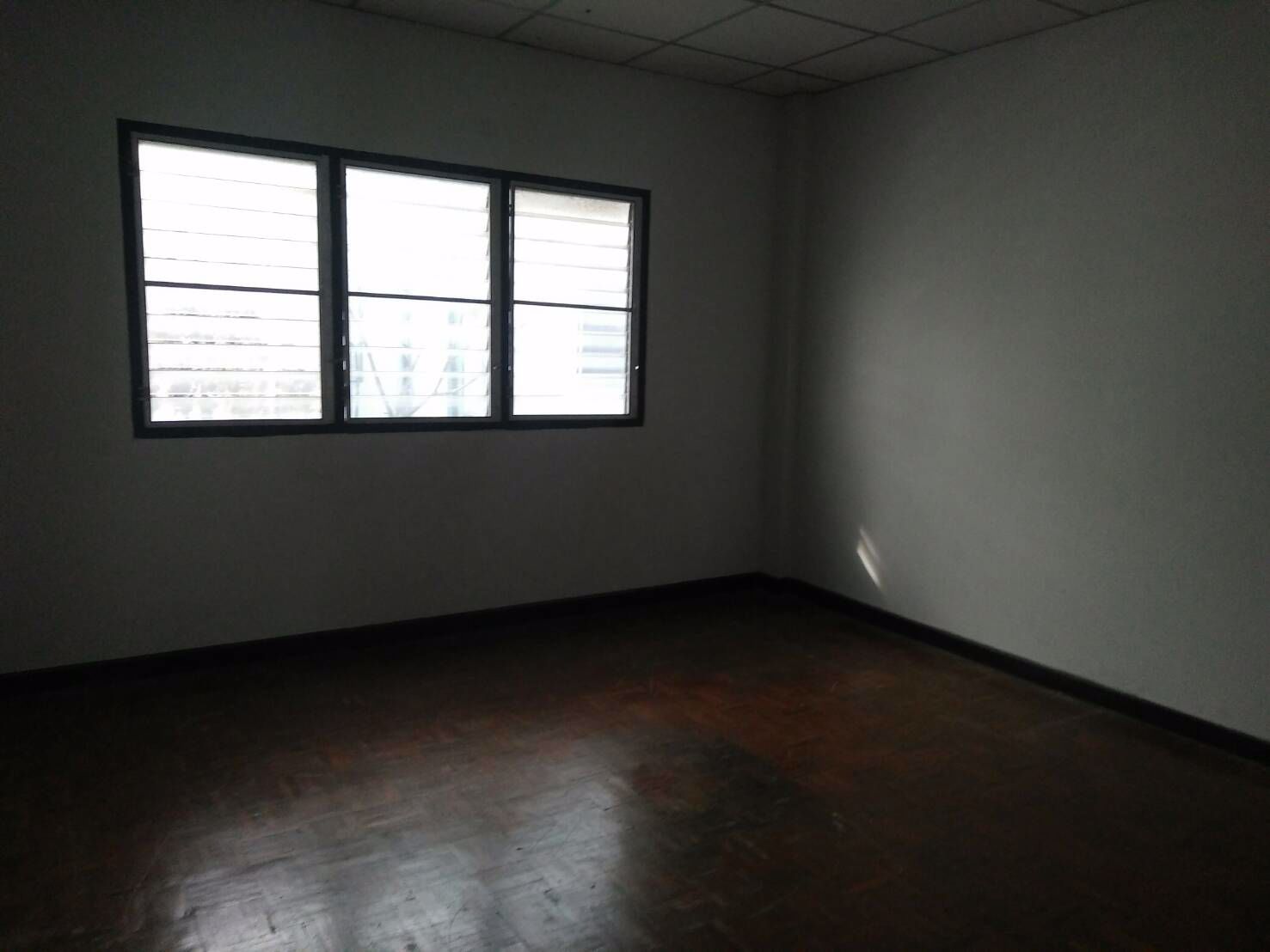 ให้เช่า-ทาวน์เฮาส์-3-ชั้น-อยู่ในโครงการหมู่บ้าน-ถนนนาคนิวาส-ลาดพร้าว-71-มียามรักษาการณ์-24-ชม-สามาร