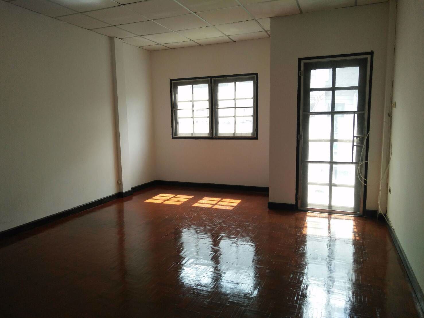 ให้เช่า-ทาวน์เฮาส์-3-ชั้น-อยู่ในโครงการหมู่บ้าน-ถนนนาคนิวาส-ลาดพร้าว-71-มียามรักษาการณ์-24-ชม-สามาร