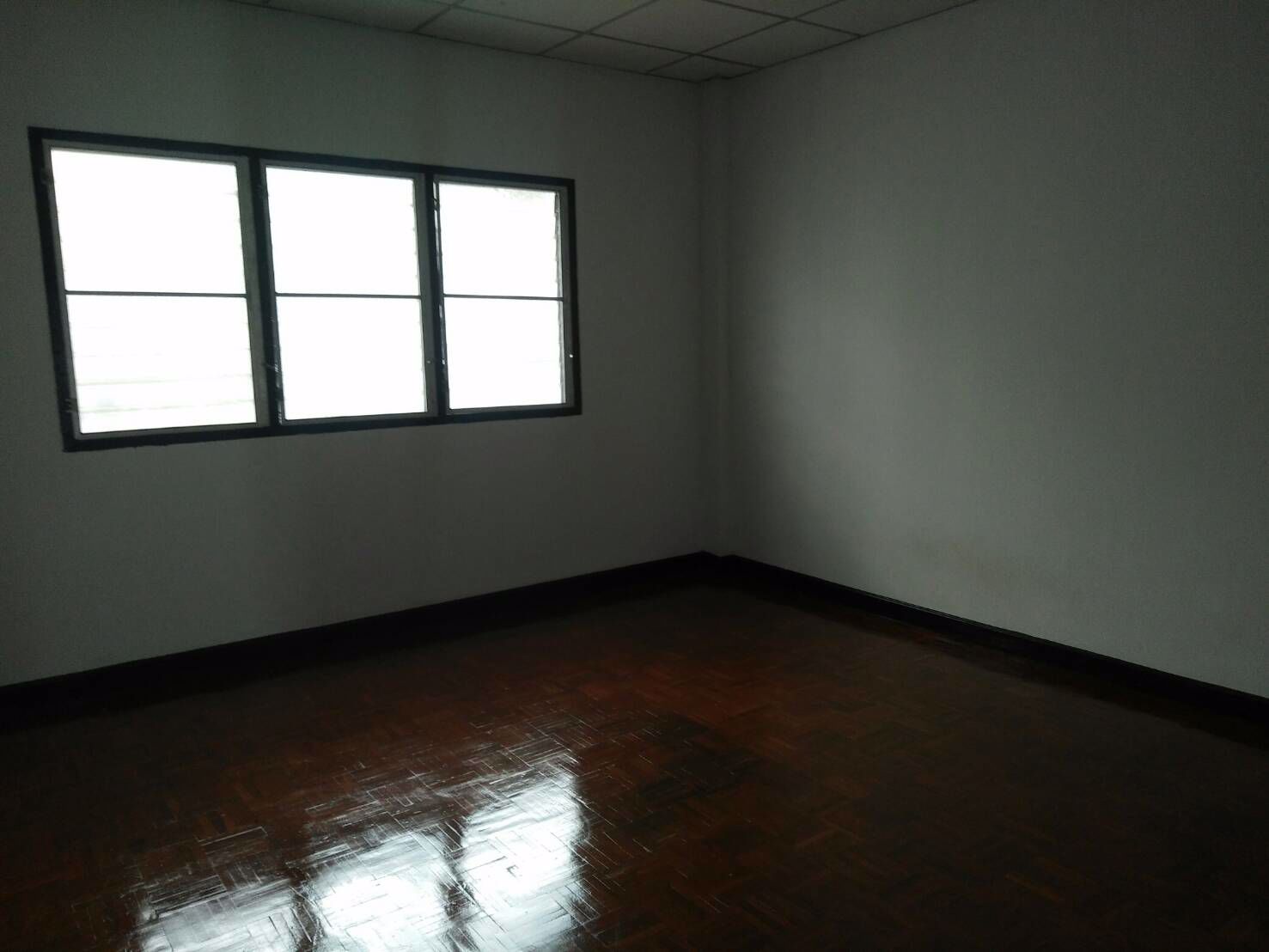 ให้เช่า-ทาวน์เฮาส์-3-ชั้น-อยู่ในโครงการหมู่บ้าน-ถนนนาคนิวาส-ลาดพร้าว-71-มียามรักษาการณ์-24-ชม-สามาร