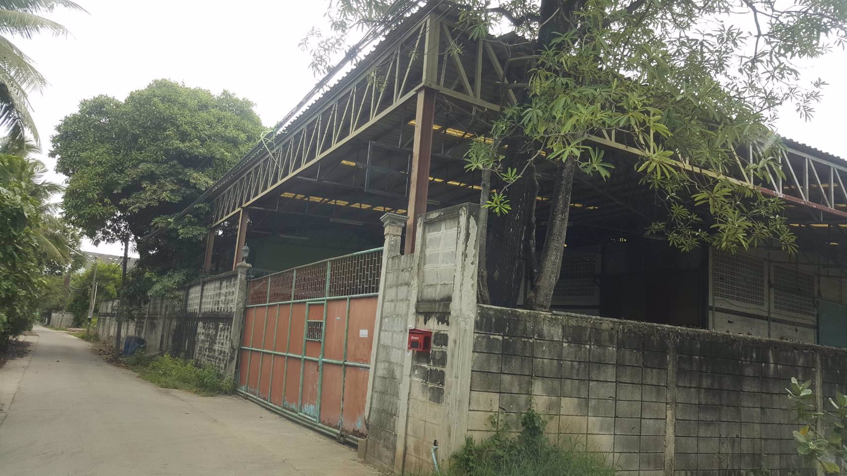 ให้เช่าโกดัง-สวนหลวง-600-ตารางเมตร-ด้านนอกรวมประมาณ-2000-ตารางเมตร-มีออฟฟิศและบ้านพักคนงาน