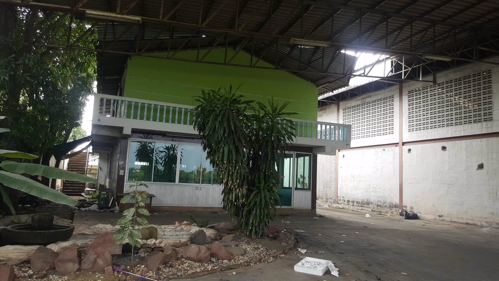 ให้เช่าโกดัง-สวนหลวง-600-ตารางเมตร-ด้านนอกรวมประมาณ-2000-ตารางเมตร-มีออฟฟิศและบ้านพักคนงาน