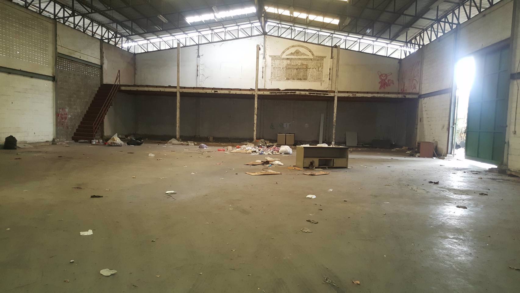 ให้เช่าโกดัง-สวนหลวง-600-ตารางเมตร-ด้านนอกรวมประมาณ-2000-ตารางเมตร-มีออฟฟิศและบ้านพักคนงาน