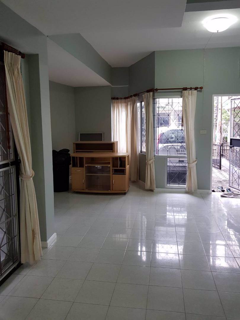 ให้เช่าด่วน-ทาวนเฮาส์-2-ชั้น-รัชดา-ซ32-โครงการมียามรักษาการณ์-24-ชม-ให้เช่า-16000-บ-ด