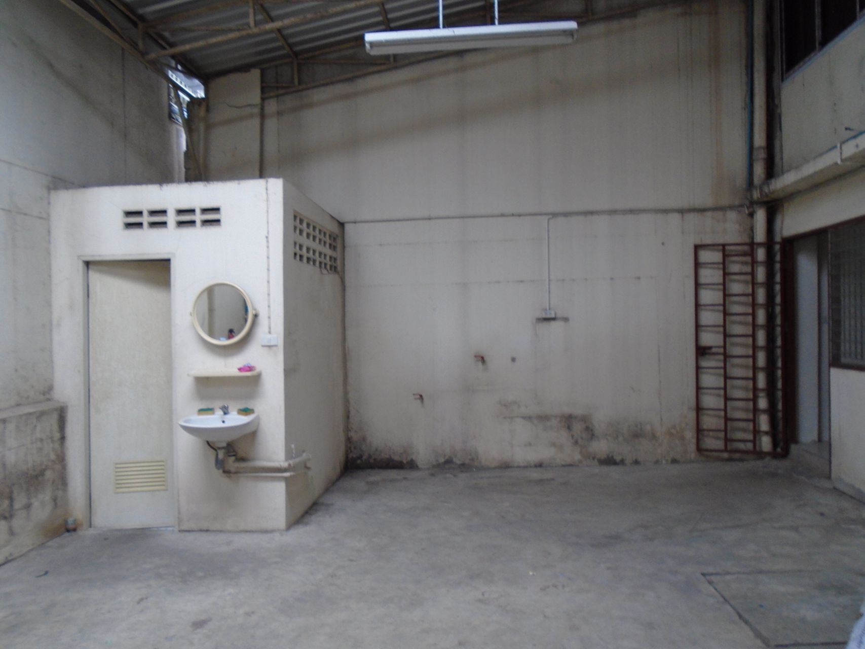 ให้เช่า-อาคารพาณิชย์-45-ชั้น-2-คูหาตีทะลุกัน-ติดถนนรามอินทรา-109-ทำเลดี