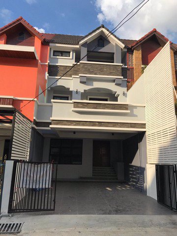 ให้เช่า-ทาวน์โฮม-3-ชั้น-เล่นระดับ-เหมาะสำหรับทำออฟฟิศ-ถนนพระราม9-ซอย19