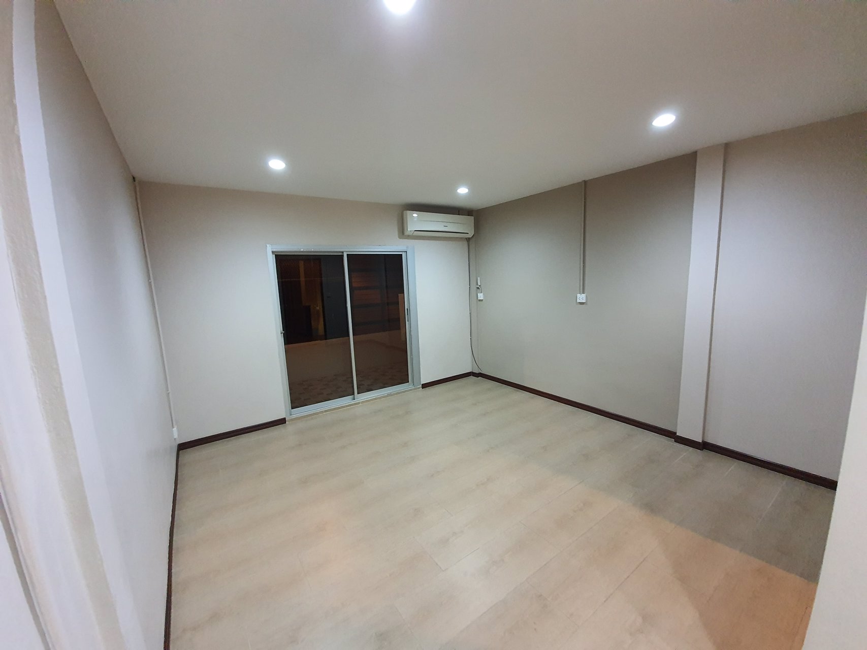 ให้เช่าทาวน์เฮ้าส์-2-ชั้น-ซอยอุดมสุข-33-ใกล้-bts-อุดมสุข