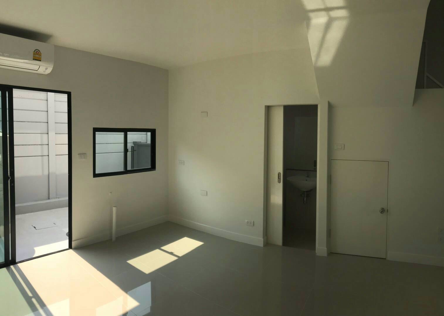 ให้เช่า-ทาวน์โฮม-3-ชั้น-บ้านกลางเมือง-สุขสวัสดิ์