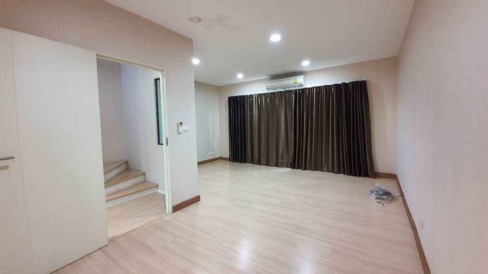 ให้เช่าทาวน์โฮม-หมู่บ้านกลางเมือง-พระราม9-รามคำแหง-39