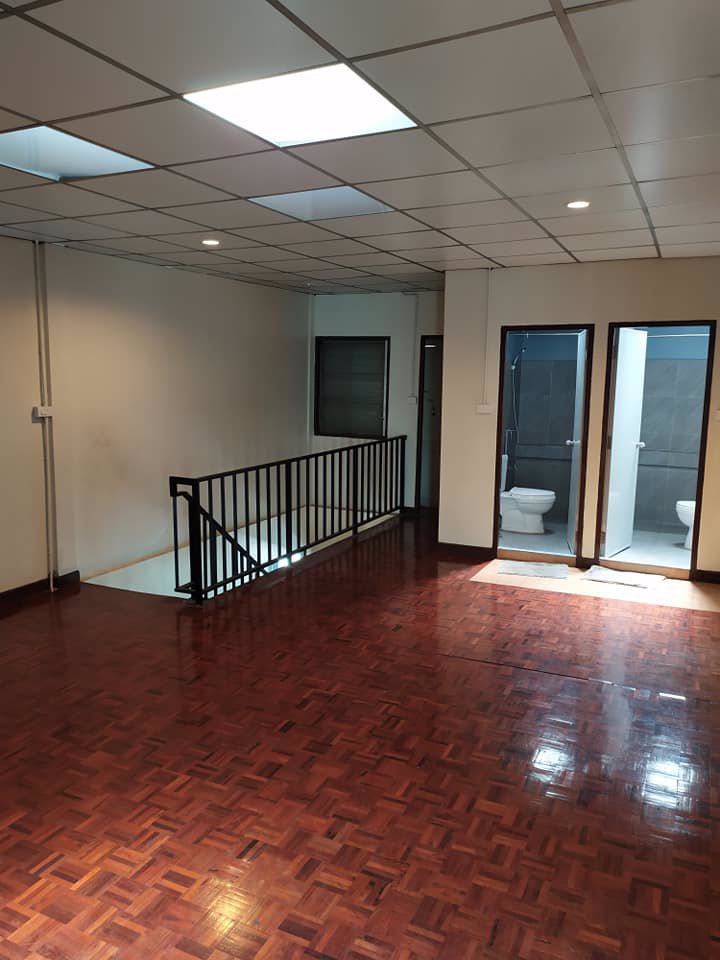 ให้เช่าทาวน์เฮ้าส์เปิดโล่ง-2-หลังตีทะลุกัน-รามคำแหง-30-1