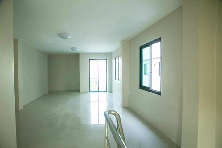 ให้เช่า-อาคารพาณิชย์ใหม่ทำเลดีตัวเมืองปทุมธานี