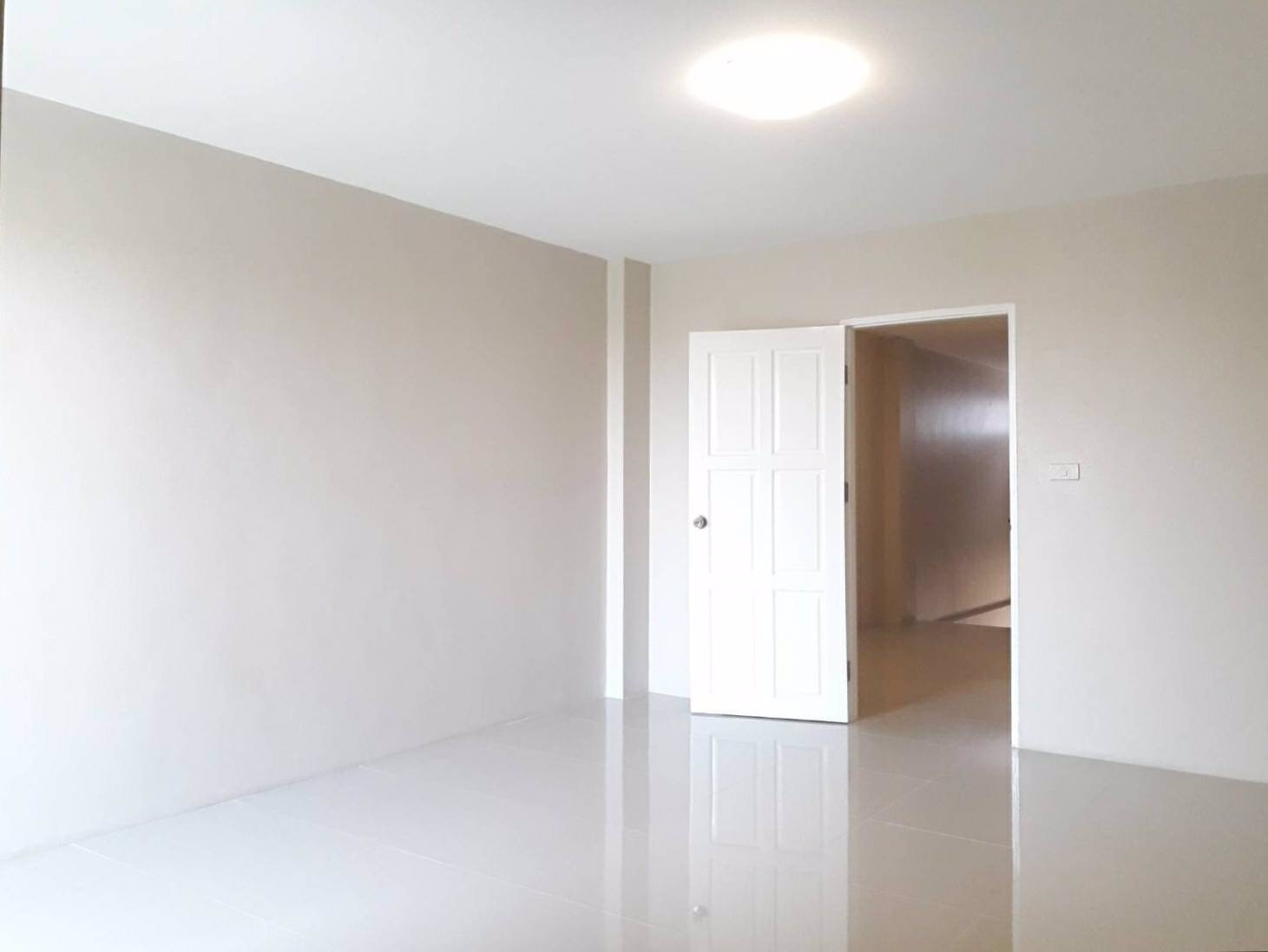 ให้เช่า-อาคารพาณิชย์ใหม่ทำเลดีตัวเมืองปทุมธานี