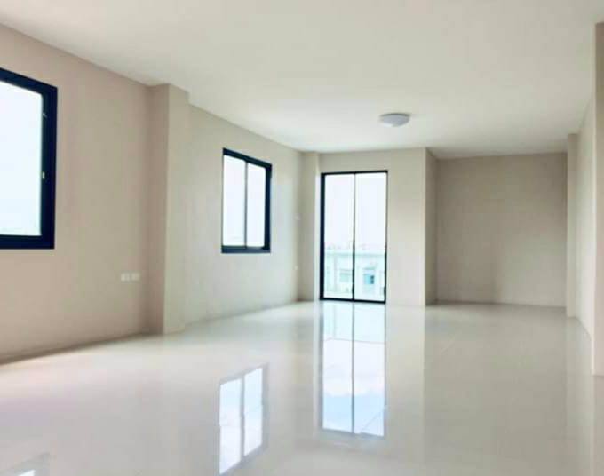 ให้เช่า-อาคารพาณิชย์ใหม่ทำเลดีตัวเมืองปทุมธานี